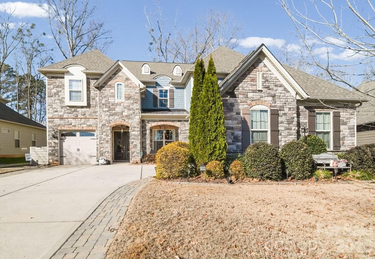 1006 Wellington - Image 1