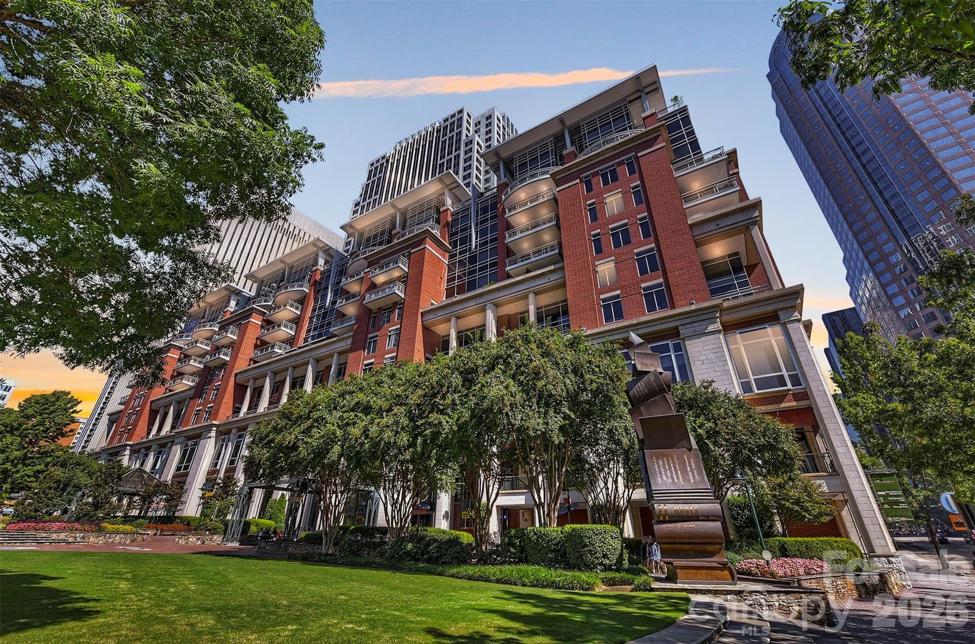 435 Tryon 703 - Image 1