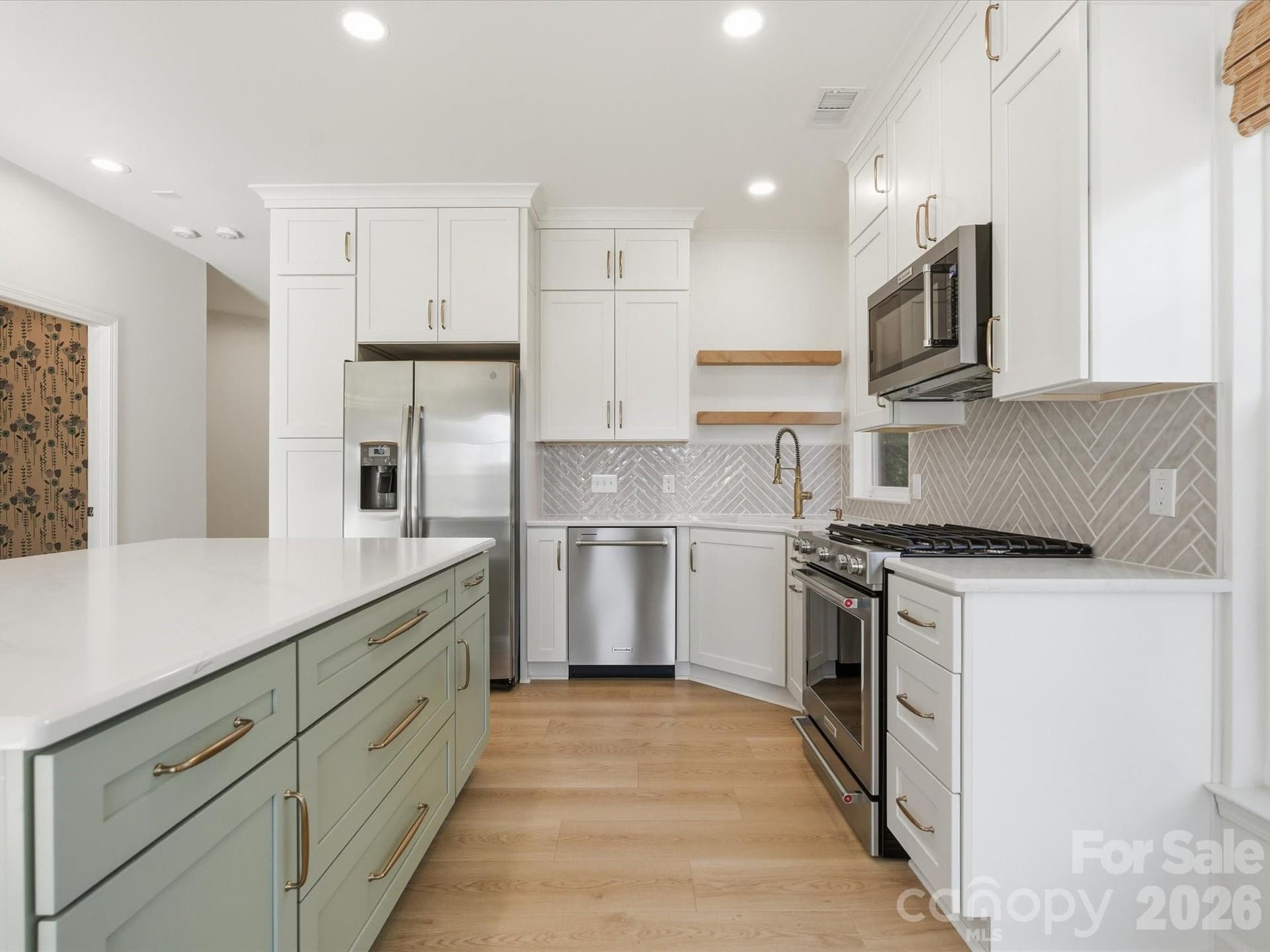 28138 Song Sparrow - Image 1