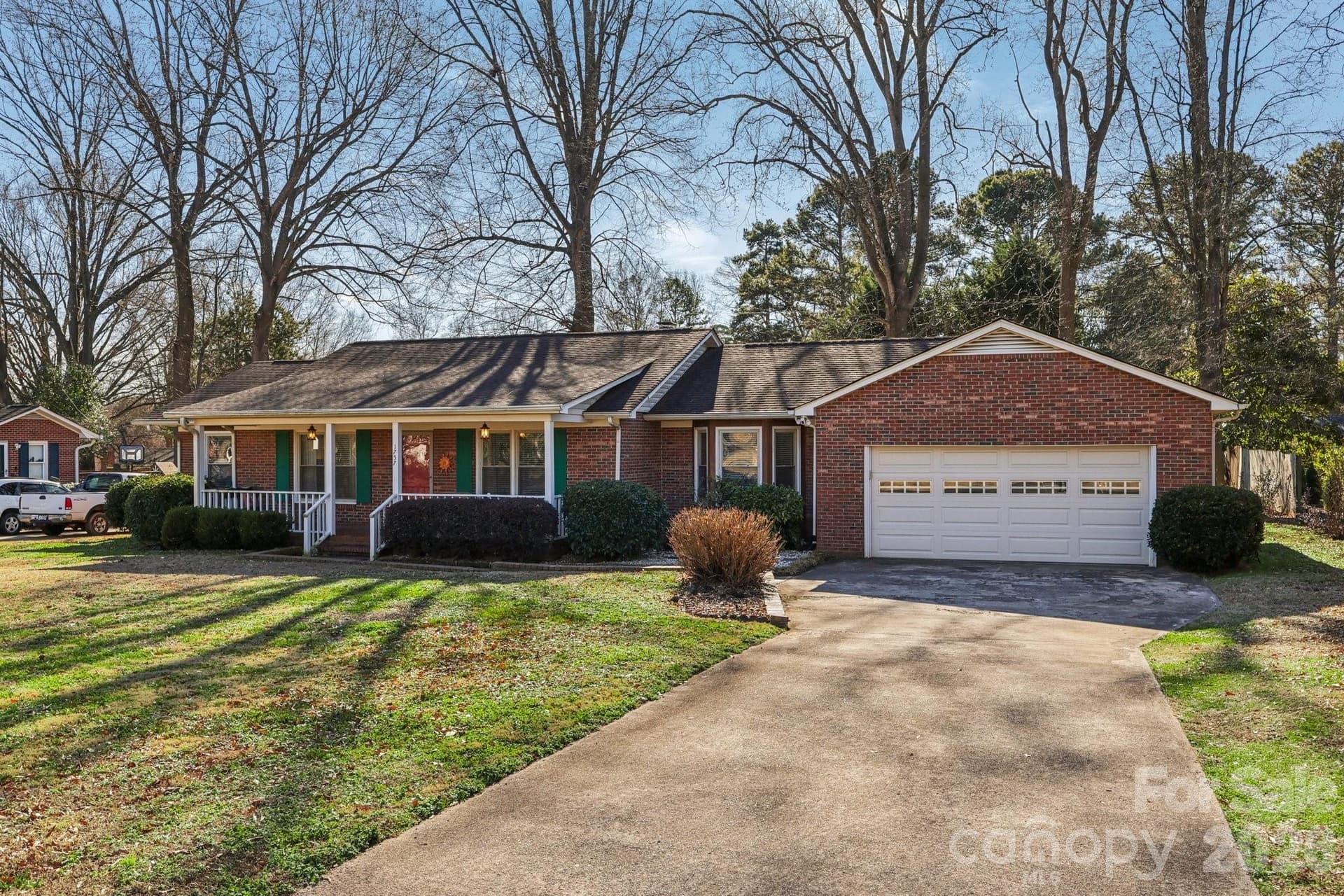 1757 Hyatt - Image 1