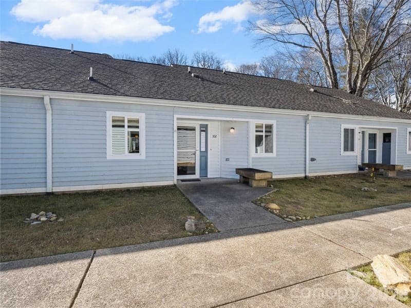 102 Llama, Black Mountain, NC - 2 beds, 2 baths, 1,051 sqft - $350,000