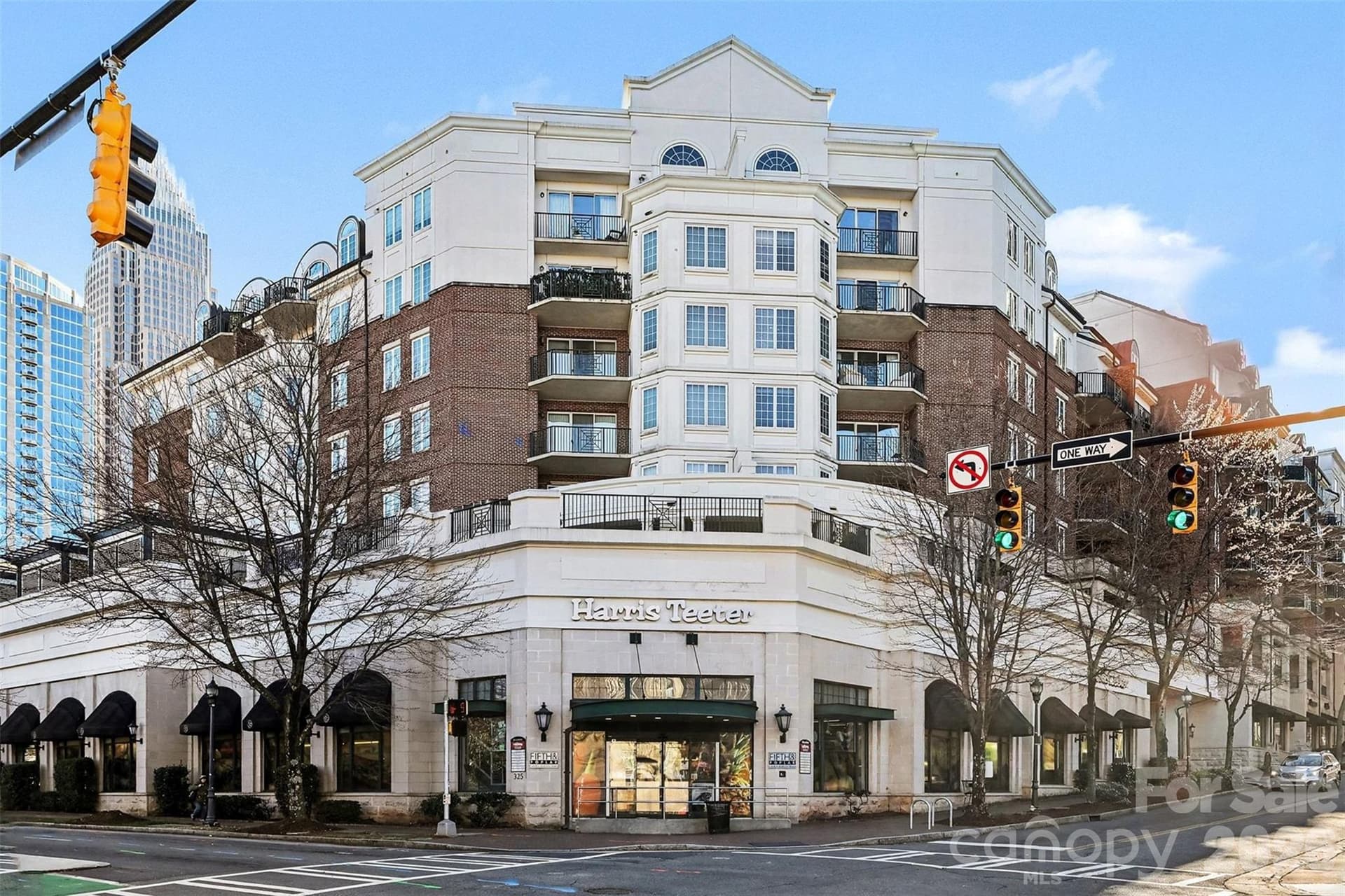 300 5th 124 - Image 1