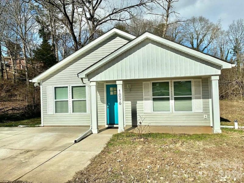 1096 12th, Hickory, NC - 3 beds, 2 baths, 1,096 sqft - $327,000