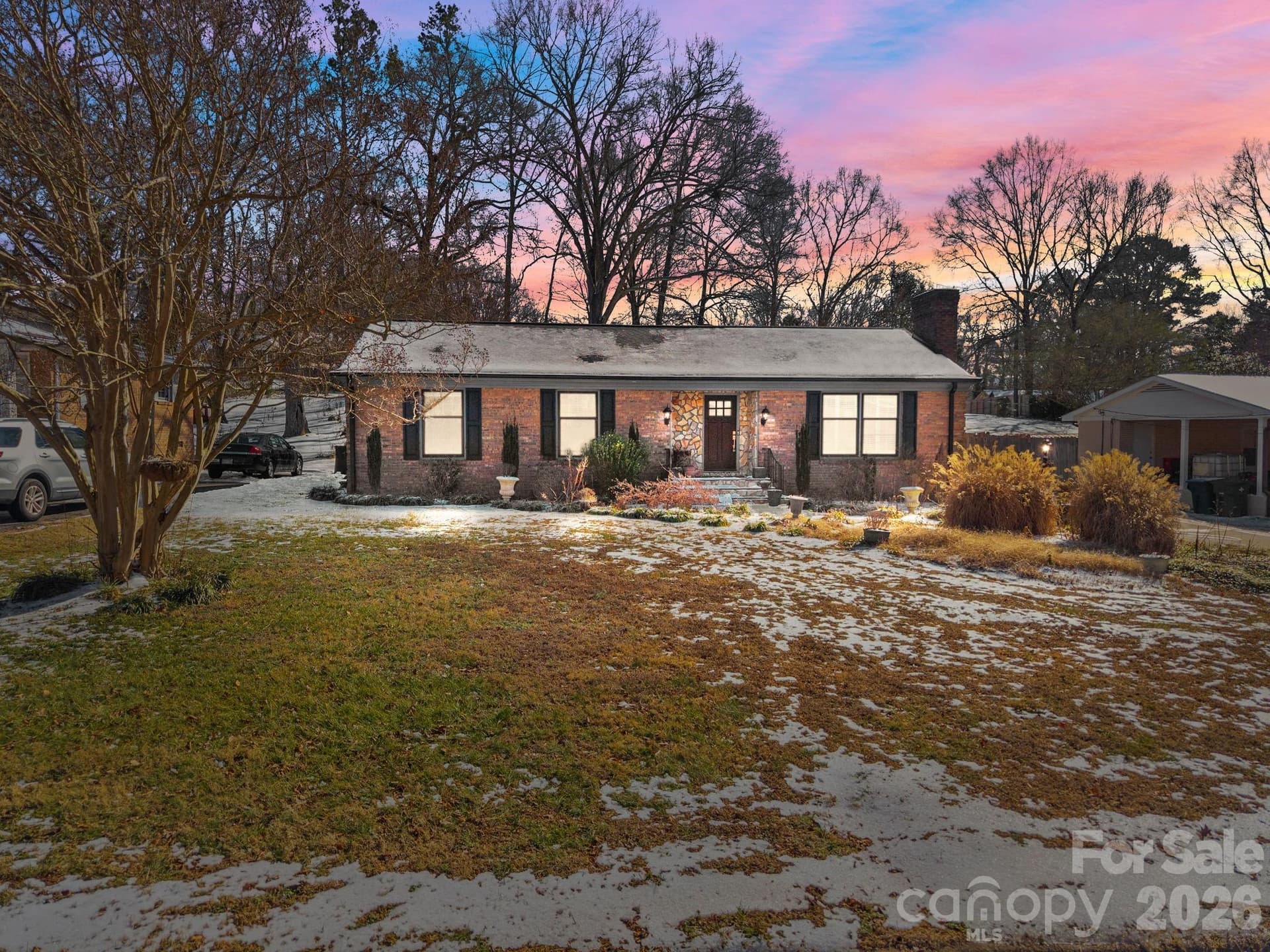 1329 Maxwell - Image 1