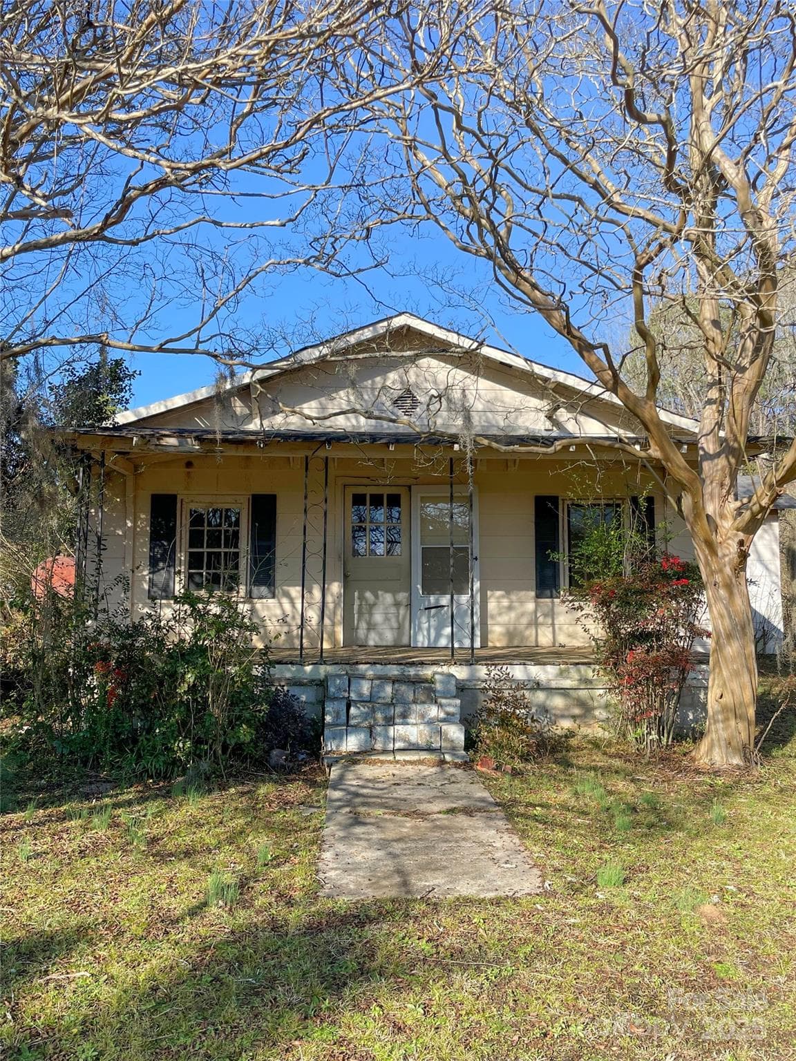 32 Tell Davidson - Image 1