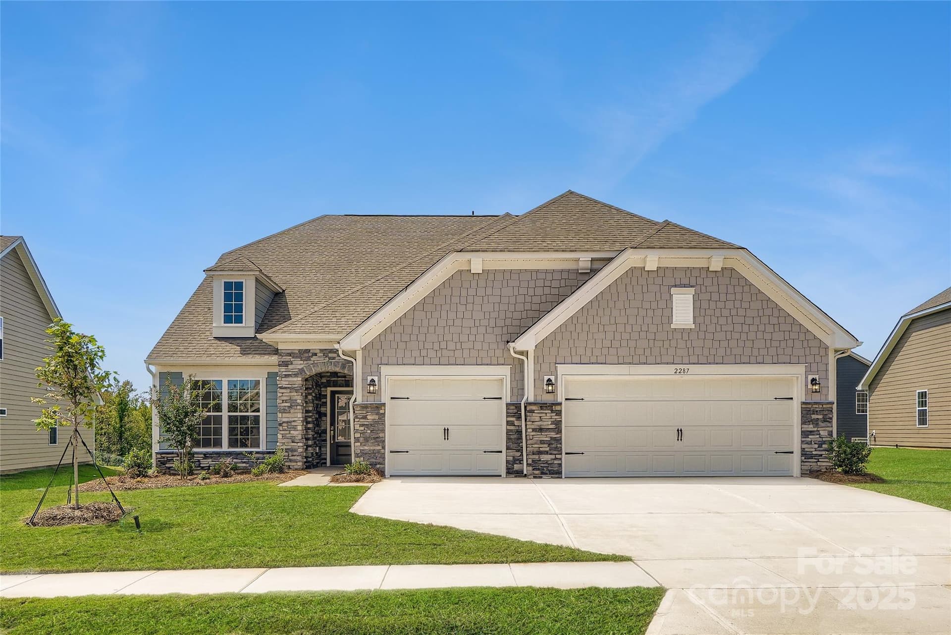 2287 Moon Crest - Image 1