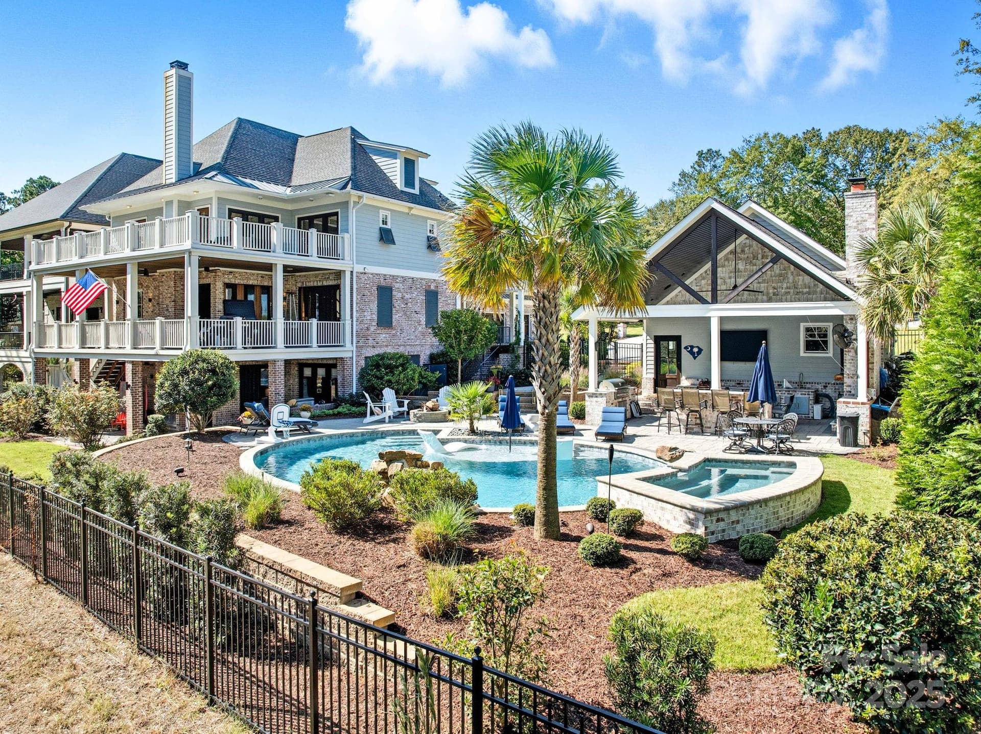 27 Veranda - Image 1