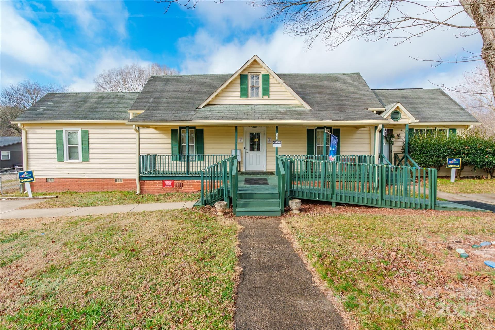 547 Oakland - Image 1