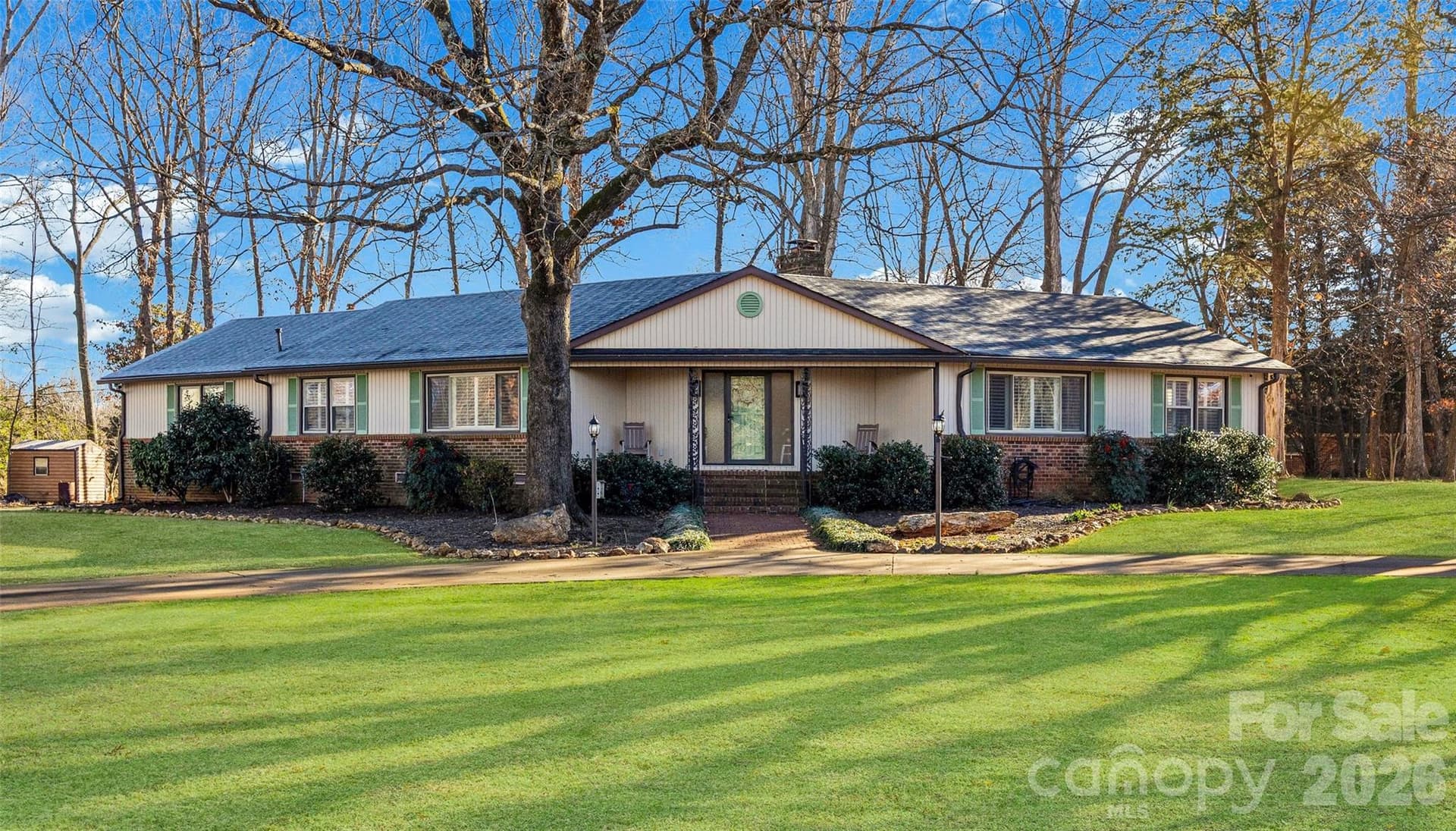 924 Arrowhead - Image 1