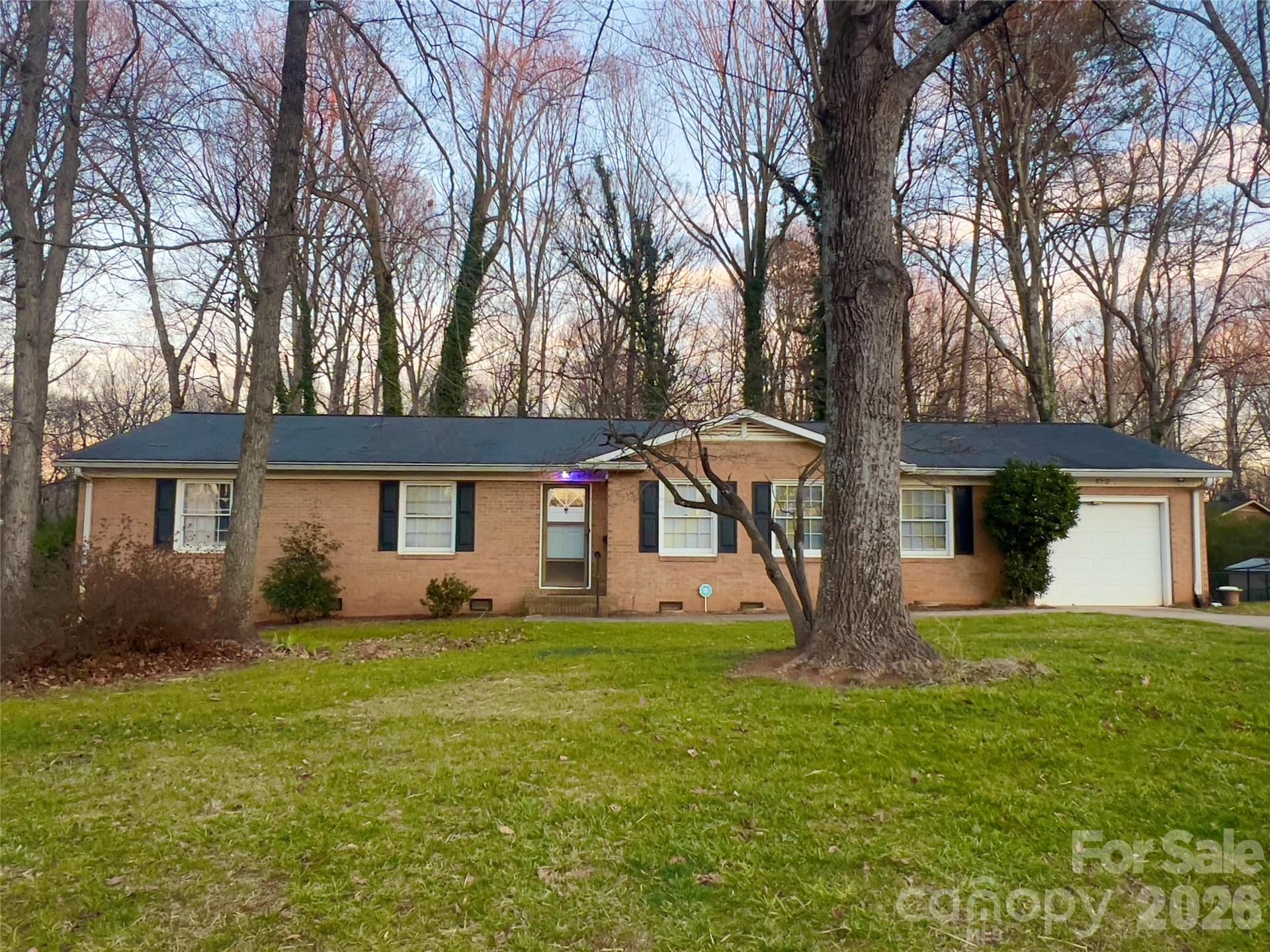 852 Fieldstone - Image 1